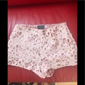 ASTR M lace shorts new